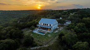The Point Serene Hill Country Views with Pool & Hot Tub
